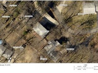 23 Sycamore Dr, Decatur, IL 62521