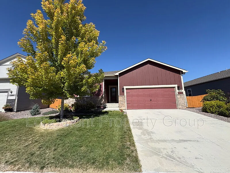 3 bed, 2.0 bath, 1965 sqft, $3,200 — Photo 2