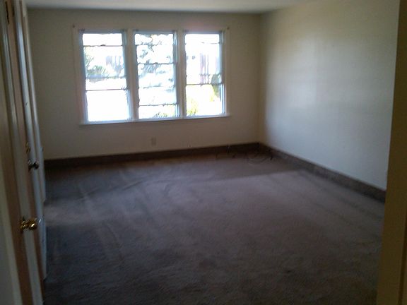 4th image of 129 Parkside Ct