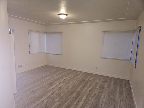 3rd image of 4877 Cape May Ave