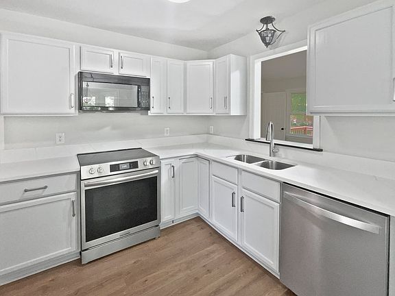 2nd image of 8520 Lyndale Dr