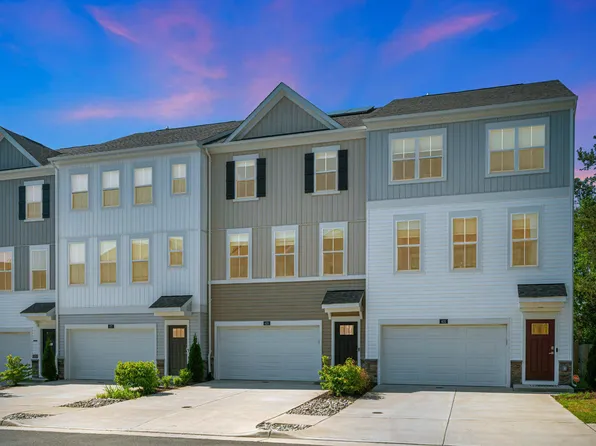 429 Snowberry Ln, Fredericksburg, VA 22405