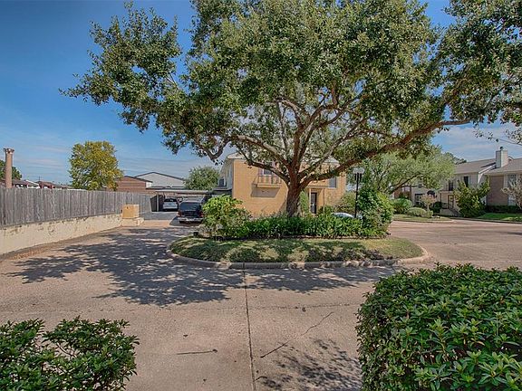 5th image of 18100 Heritage Ln #18100
