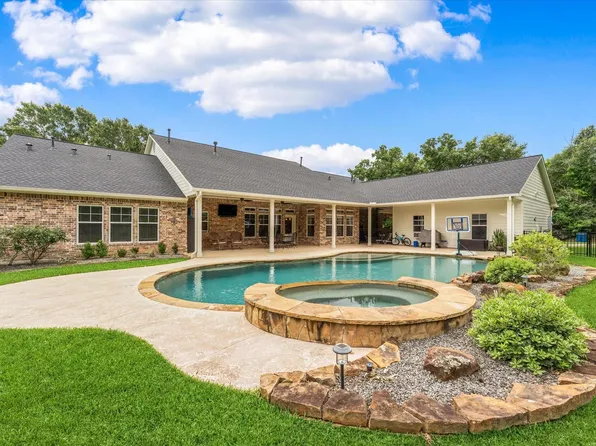 8512 Prince William Ct, Montgomery, TX 77316