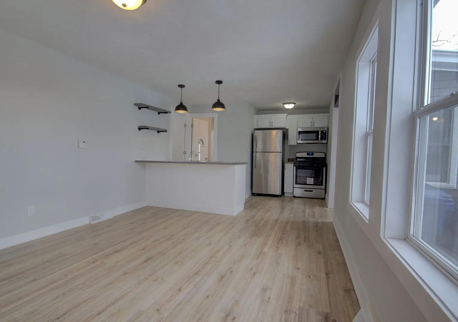 2 Bed 1 Bath House For Rent — Photo 3
