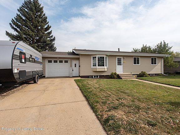 2nd image of 1020 4th Ave E