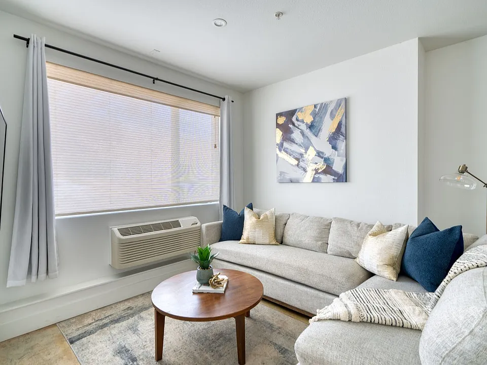 4980 N Vancouver Ave #ID1611881P