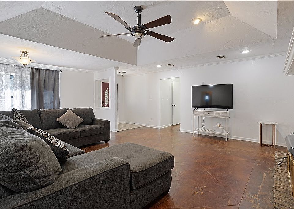 1st image of 3011 Matthew Dr