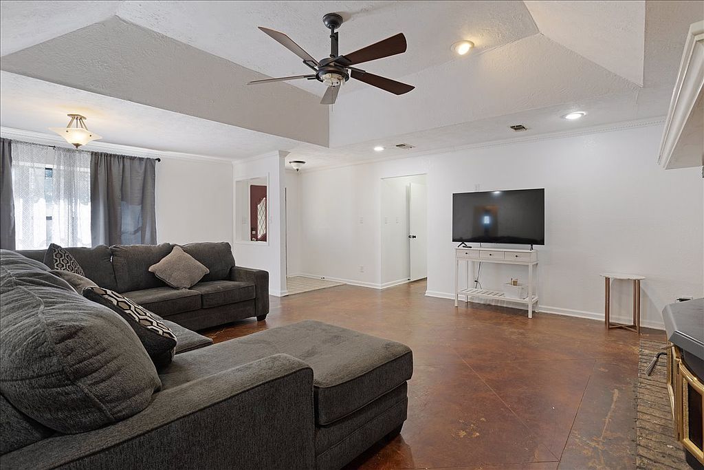 3011 Matthew Dr - Property Image