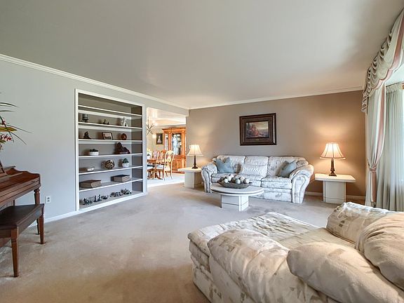 3rd image of 1285 E Manfield Way