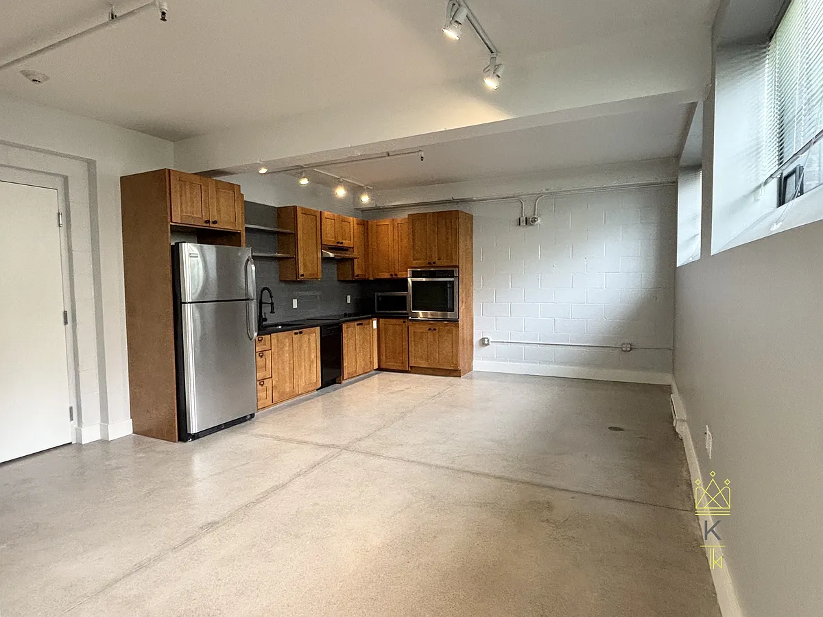 Building Photo - 20-26 Sunnyside St #4
