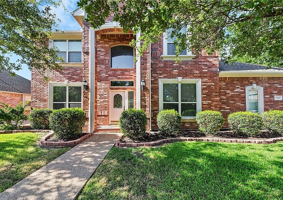 1st image of 1704 Falcon Dr