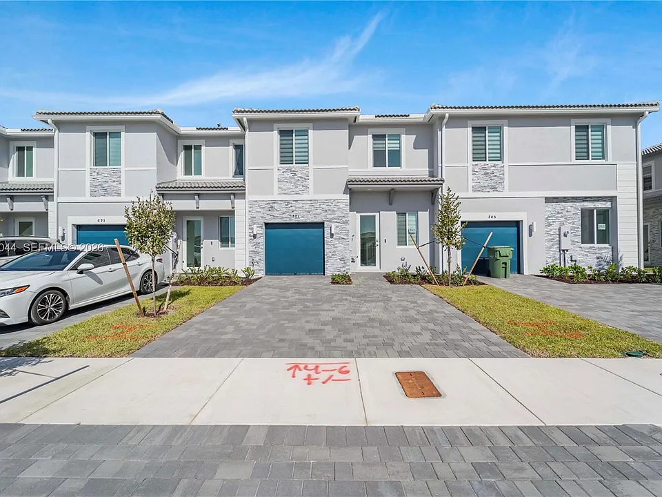 701 SE 13th Street Cir