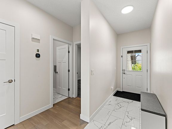 5th image of 22373 92a Ave NW