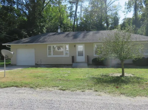 102 S 98th St, Belleville, IL 62223