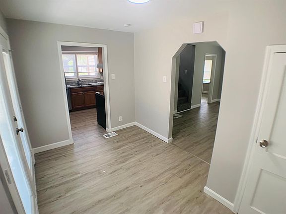 2nd image of 4451 Daffodil Ave