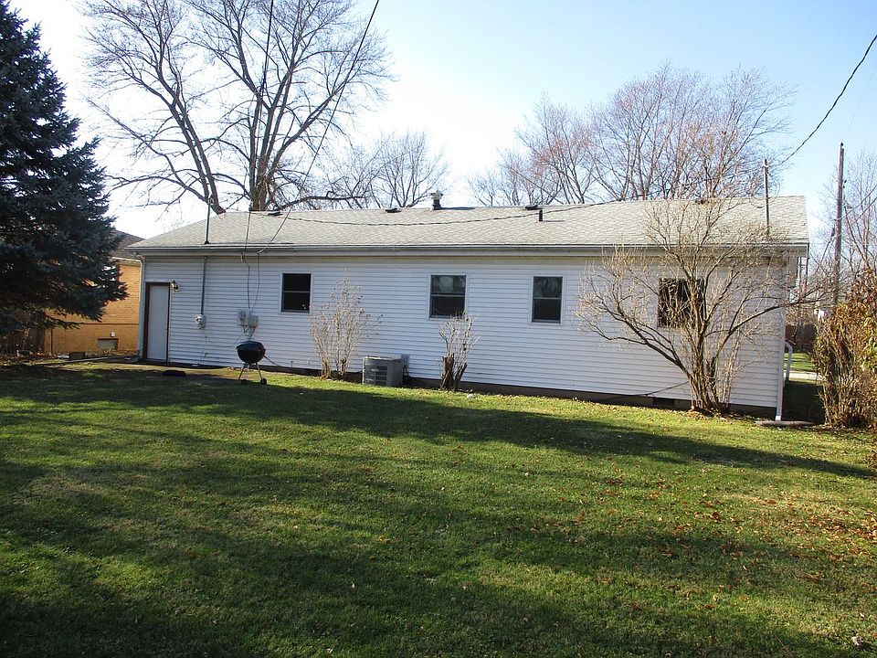 2nd image of 266 W Country Ct