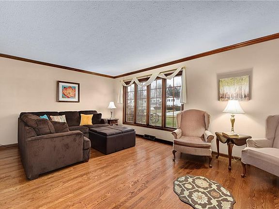 4th image of 632 Brooke Ln
