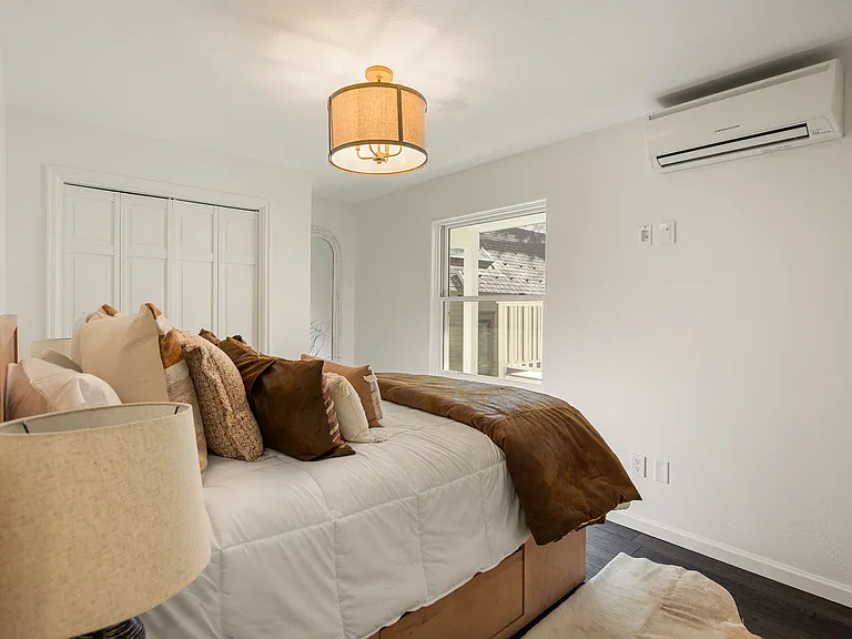 222 W Hopkins Ave — Photo 6