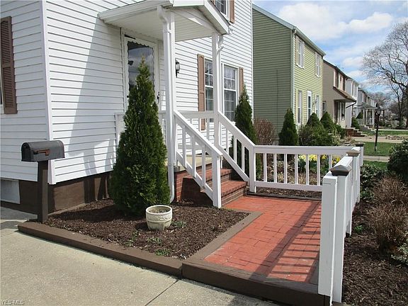 3rd image of 419 Hayes Ave