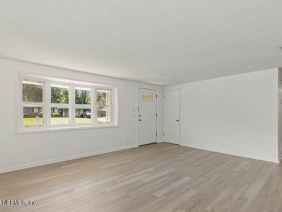 3rd image of 2351 BARRY Drive S