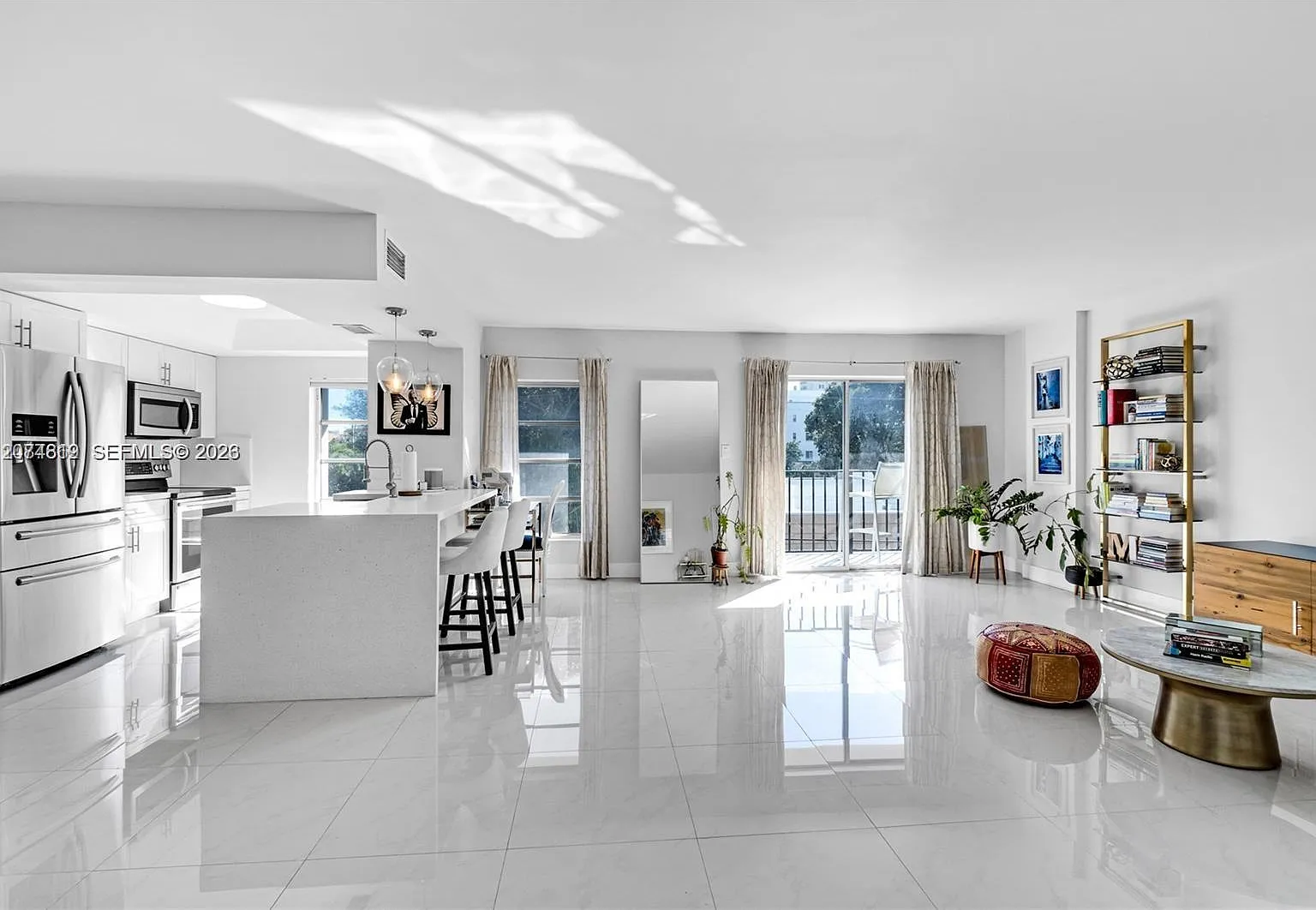 Ionian Plaza Condo — Photo 1