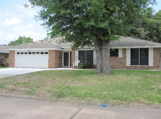 2300 Berry Ave, Groves, TX 77619