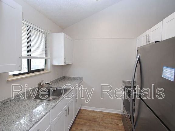 4th image of 2443 N Seabury Pl