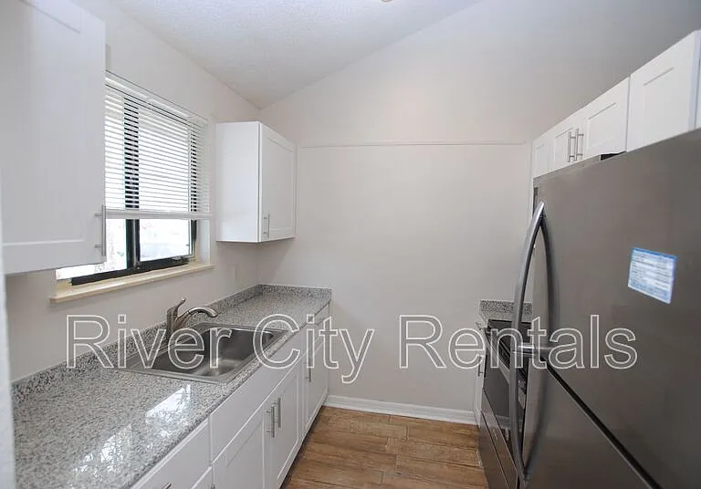 2443 N Seabury Pl — Photo 4