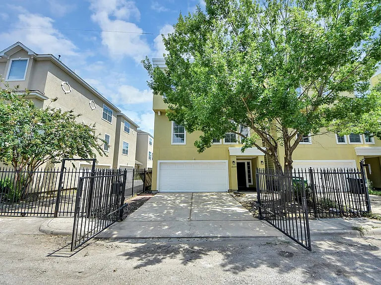 2119 Stuart St — Photo 37