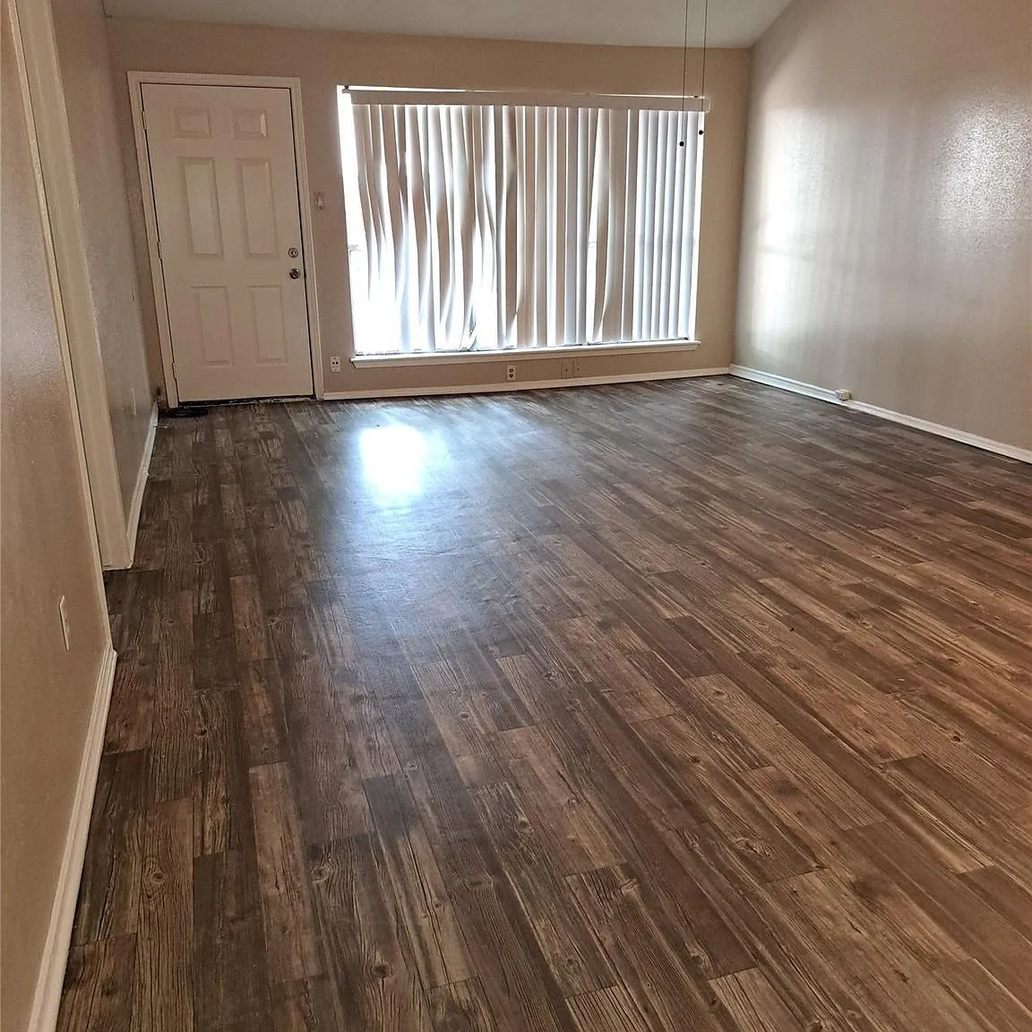 3 bed, 2.0 bath, 1228 sqft, $1,450 — Photo 2