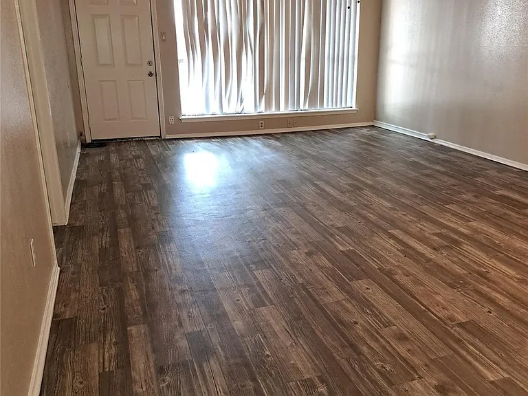 2426 Spring Dusk Ln — Photo 2