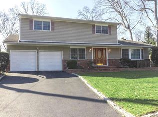 4 Somerset Ln, East Setauket, NY 11733