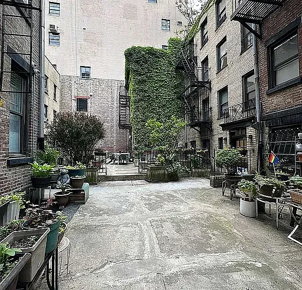 220 W 17th St #4C — Photo 6