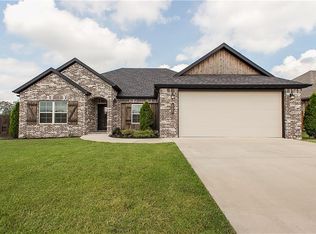 961 Stone St, Cave Springs, AR 72718