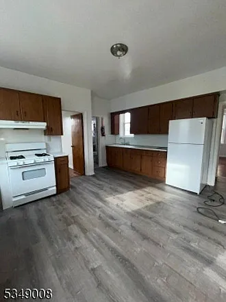 2 bed, $2,100 — Photo 1
