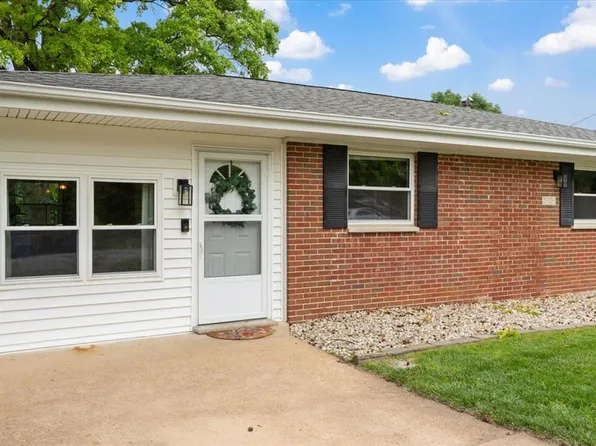 2929 Hallmark Ln, Saint Louis, MO 63125