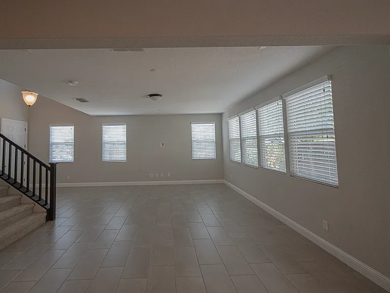 1501 Peony Ln — Photo 11