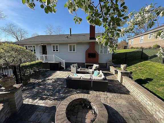 3rd image of 130 Meadow Ln