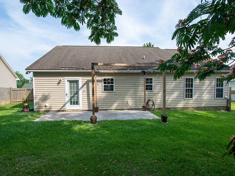 410 Jasmine Ln — Photo 23