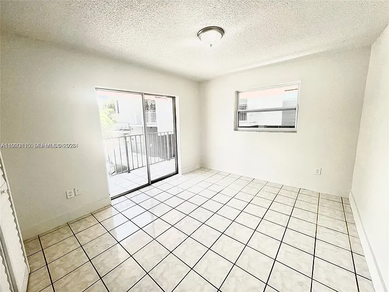 951 SW 7th St #4 — Photo 18