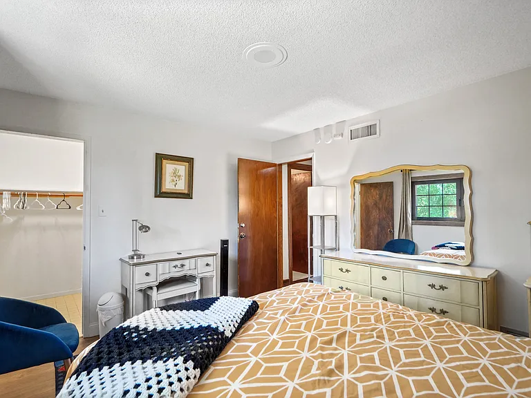 10307 Donna Ave — Photo 28