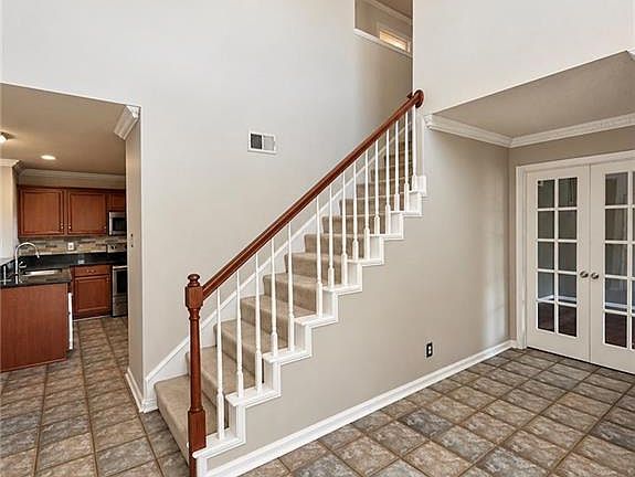 2nd image of 2033 Heather Ln