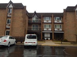 300 Claymoor Rd #1-B, Hinsdale, IL 60521