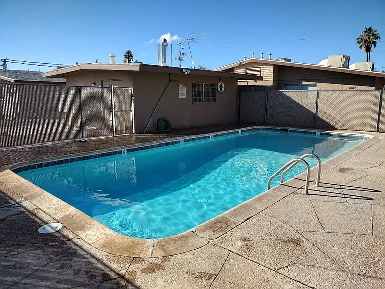 1067 N 8th Pl #D — Photo 7