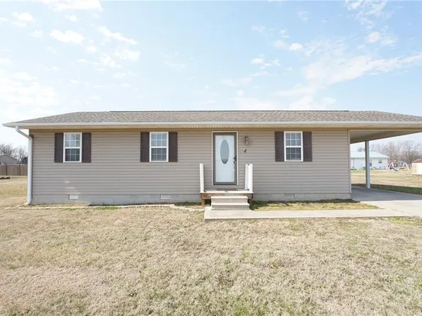 4 McNair St, Dexter, MO 63841