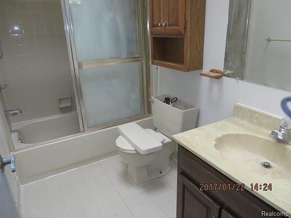 4th image of 27564 Wisteria St