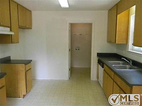 3rd image of 4728 Oleander Dr