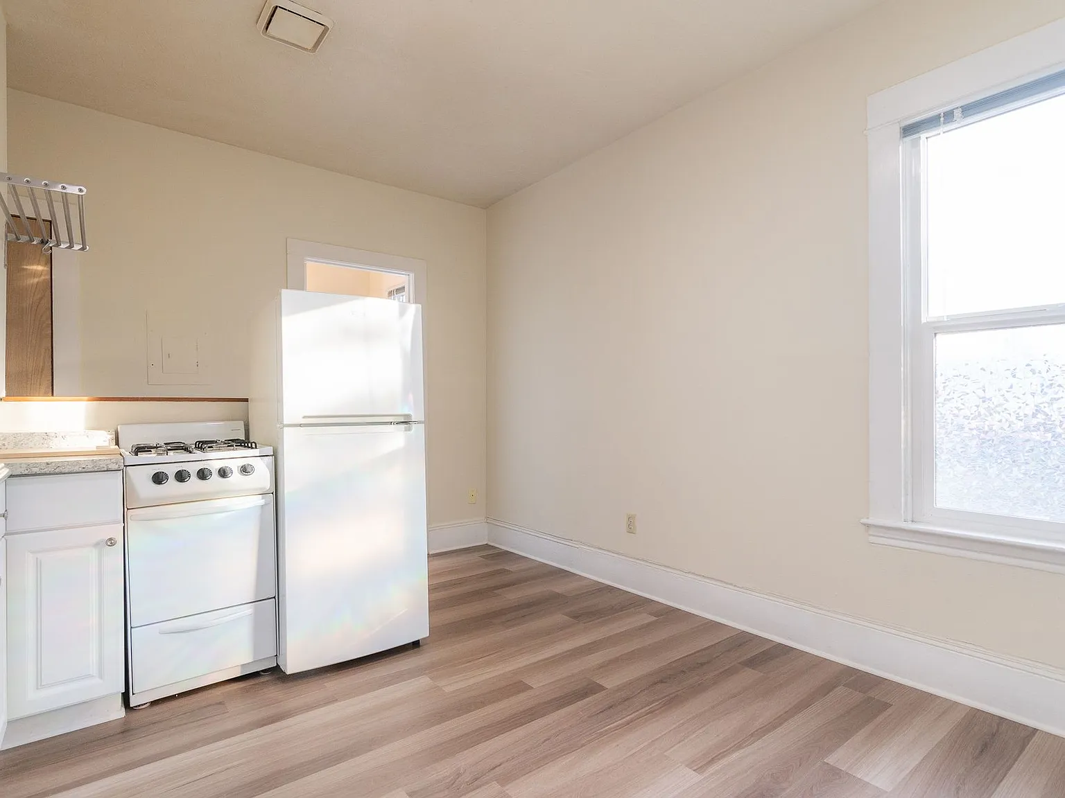 6020 Glisan Apartments — Photo 3