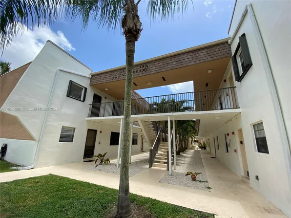 8261 SW 128th St APT 211, Pinecrest, FL 33156